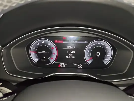 Audi Q5L 2024 (30700 км)