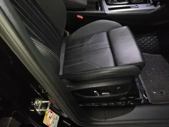 Audi Q5L 2024 (30700 км)