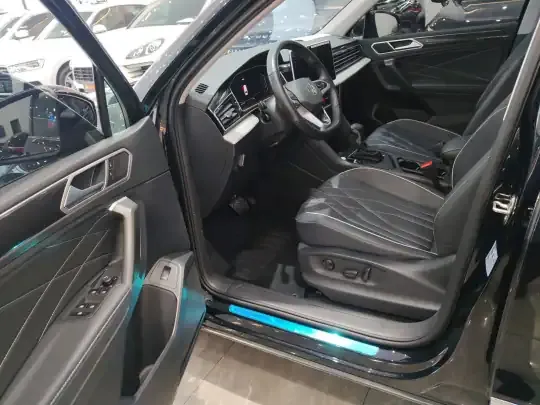 Volkswagen Tiguan L 2024 (11500 км)