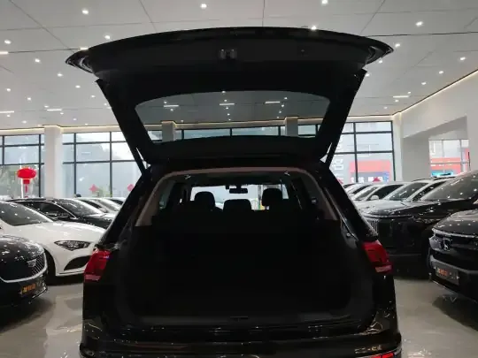 Volkswagen Tiguan L 2024 (11500 км)