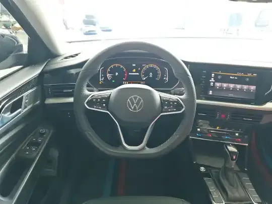 Volkswagen Passat 2024 (33900 км)