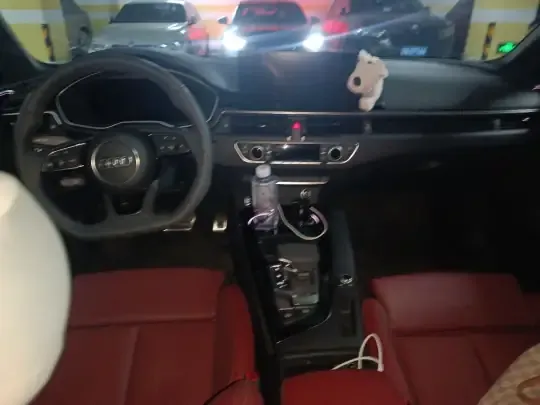Audi A4L 2024 (8400 км)