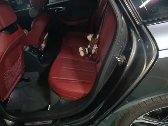 Audi A4L 2024 (8400 км)