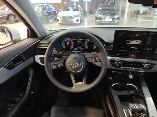 Audi A4L 2024 (29700 км)