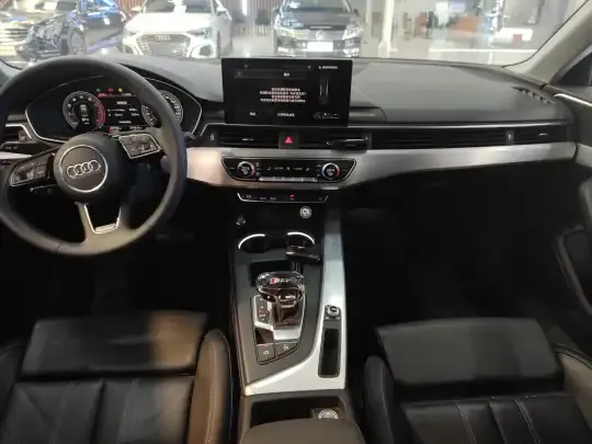Audi A4L 2024 (29700 км)