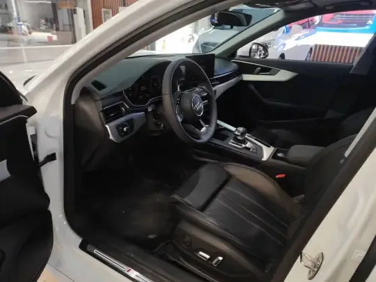 Audi A4L 2024 (29700 км)