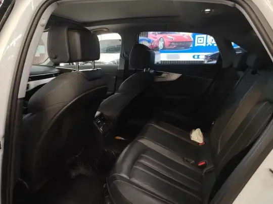 Audi A4L 2024 (29700 км)