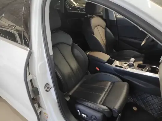 Audi A4L 2024 (29700 км)