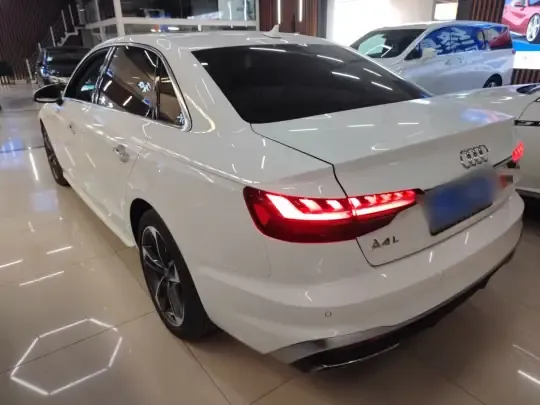 Audi A4L 2024 (29700 км)