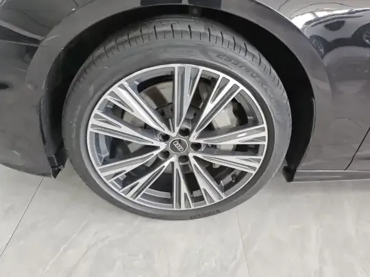 Audi A6L 2024 (26700 км)