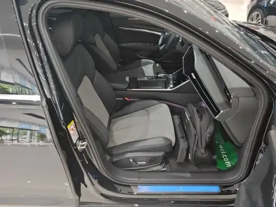 Audi A6L 2024 (15000 км)