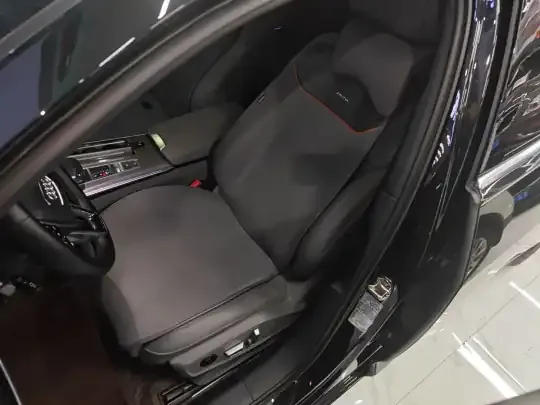 Audi A6L 2024 (27300 км)