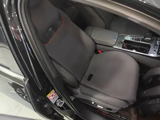 Audi A6L 2024 (27300 км)