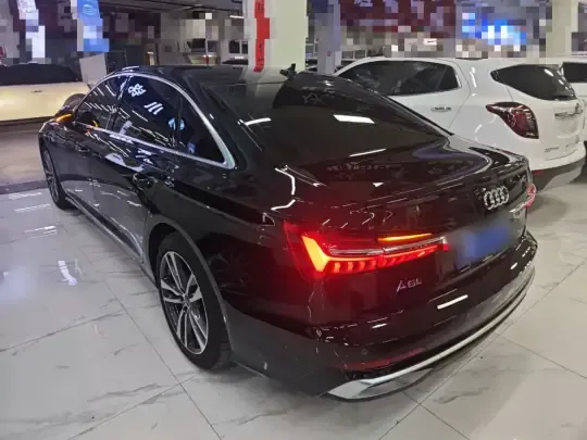 Audi A6L 2024 (27300 км)