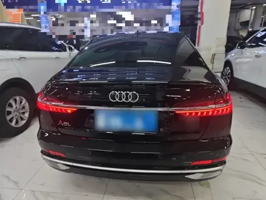 Audi A6L 2024 (27300 км)