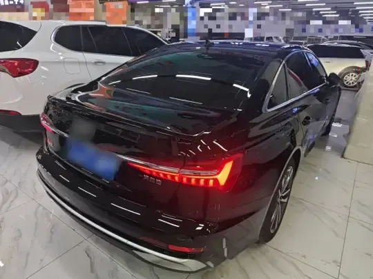 Audi A6L 2024 (27300 км)