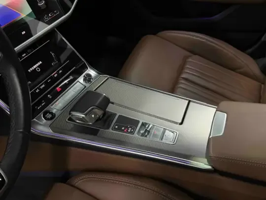 Audi A6L 2024 (25300 км)