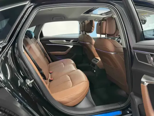 Audi A6L 2024 (25300 км)