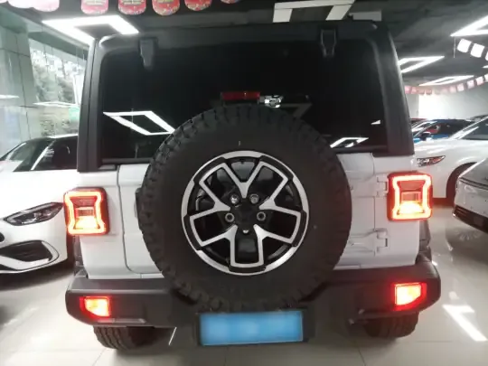Jeep Wrangler 2024 (3200 км)
