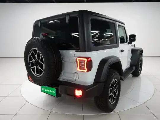 Jeep Wrangler 2024 (3200 км)
