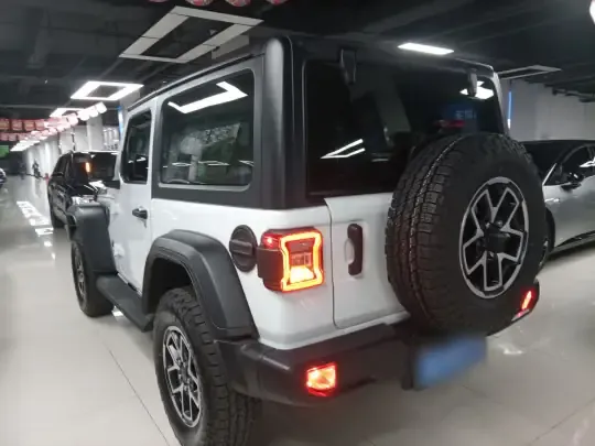 Jeep Wrangler 2024 (3200 км)