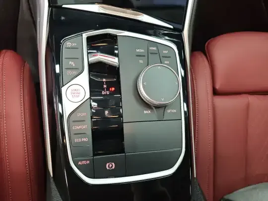BMW 3 Series 2024 (26800 км)