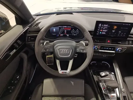 Audi RS 4 2024 (10700 км)