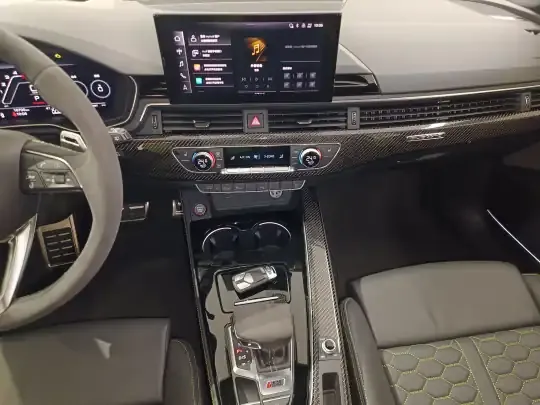 Audi RS 4 2024 (10700 км)