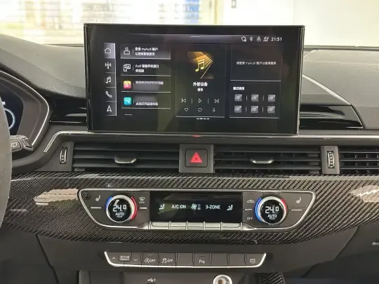 Audi RS 4 2024 (10700 км)