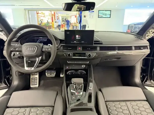 Audi RS 4 2024 (10700 км)