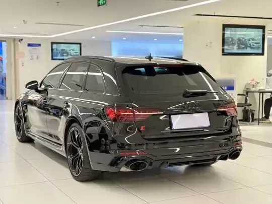 Audi RS 4 2024 (10700 км)