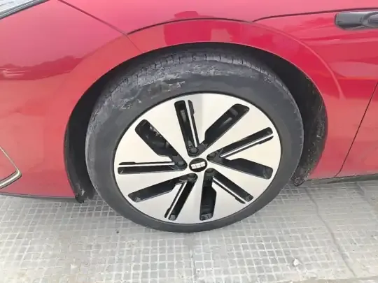 Geely Galaxy E8 2024 (34200 км)