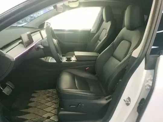 Tesla Model Y 2024 (68600 км)