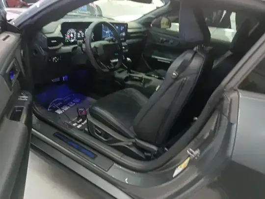 Ford Mustang 2024 (2300 км)