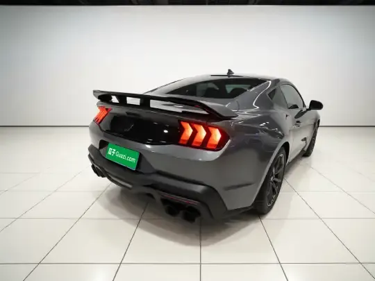Ford Mustang 2024 (2300 км)