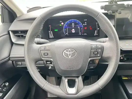 Toyota Camry 2024 (17500 км)