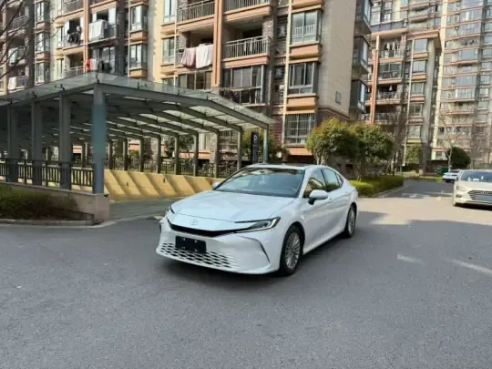 Toyota Camry 2024 (16400 км)