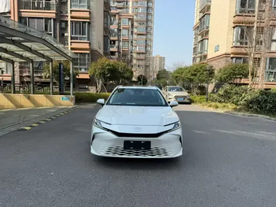 Toyota Camry 2024 (16400 км)