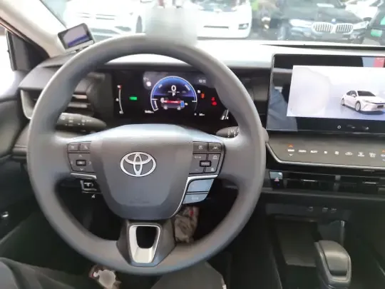 Toyota Camry 2024 (16400 км)