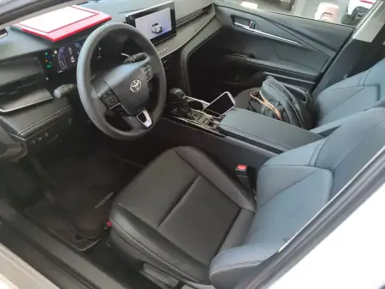 Toyota Camry 2024 (16400 км)