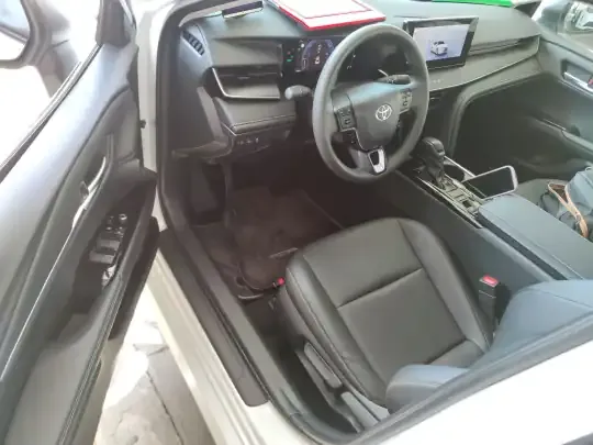 Toyota Camry 2024 (16400 км)