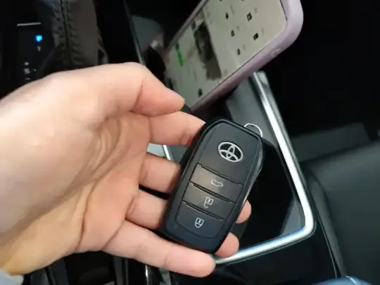 Toyota Camry 2024 (16400 км)