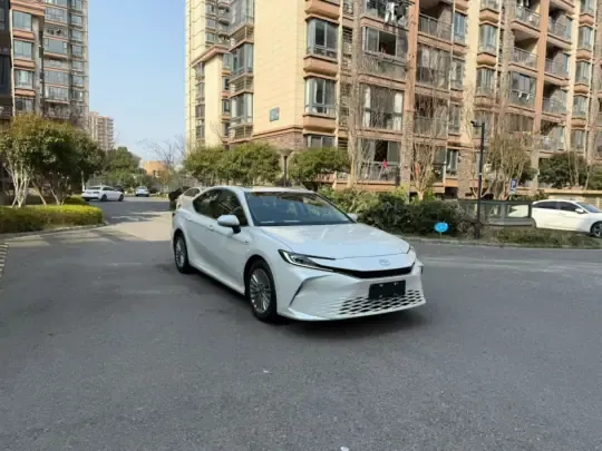 Toyota Camry 2024 (16400 км)