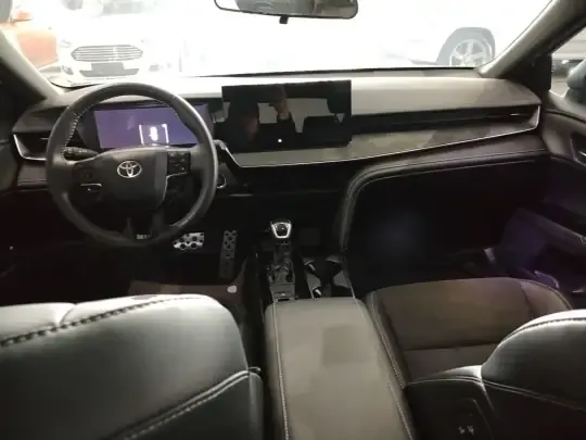 Toyota Camry 2024 (18300 км)
