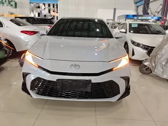 Toyota Camry 2024 (18300 км)
