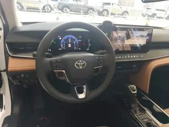 Toyota Camry 2024 (9900 км)