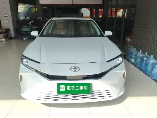 Toyota Camry 2024 (9900 км)