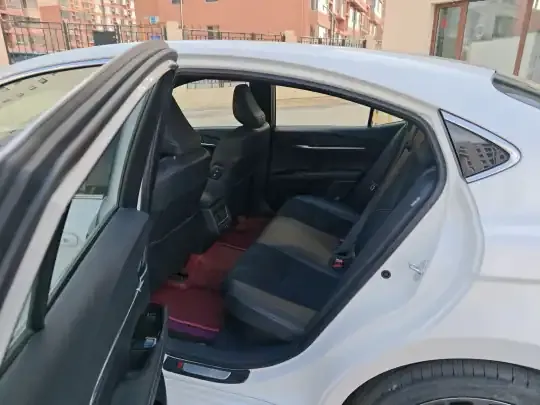 Toyota Camry 2024 (6900 км)