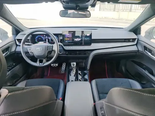 Toyota Camry 2024 (6900 км)