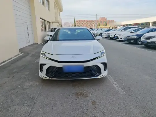 Toyota Camry 2024 (6900 км)